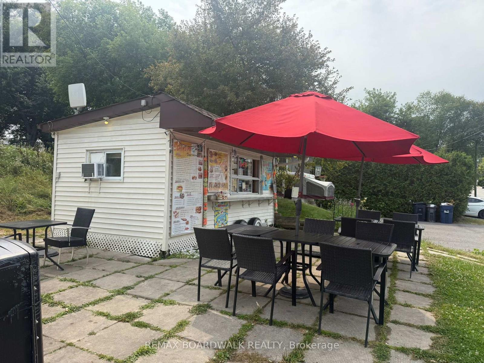 1868 Labonte Street, Clarence-Rockland, Ontario  K0A 1N0 - Photo 3 - X12698064