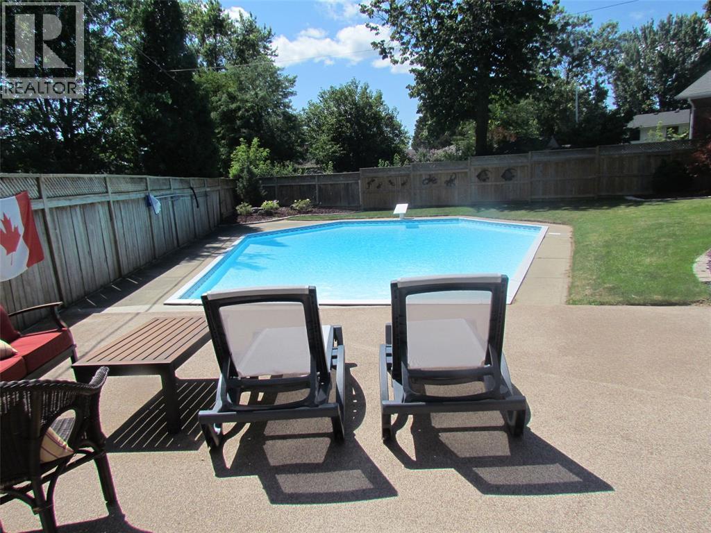 1097 Mcdougall Court, Sarnia, Ontario  N7V 3X6 - Photo 13 - 26001162