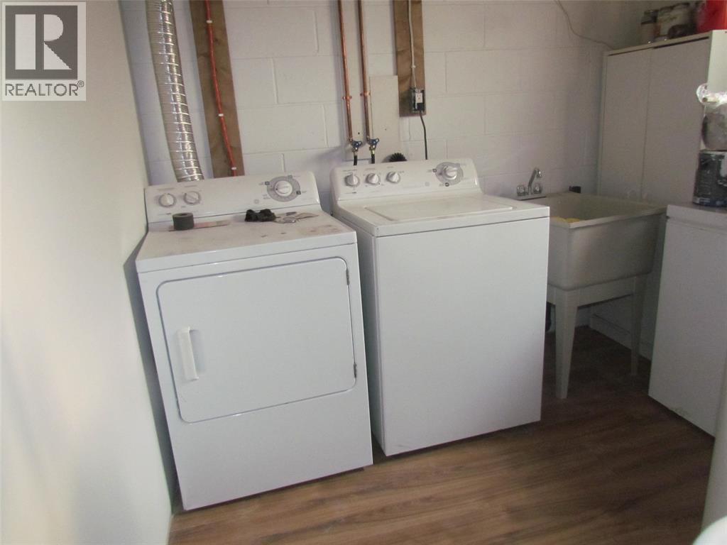 1097 Mcdougall Court, Sarnia, Ontario  N7V 3X6 - Photo 2 - 26001162