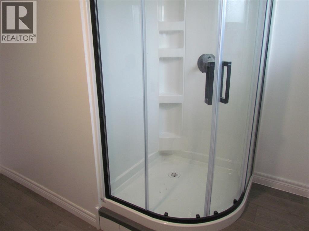 1097 Mcdougall Court, Sarnia, Ontario  N7V 3X6 - Photo 8 - 26001162