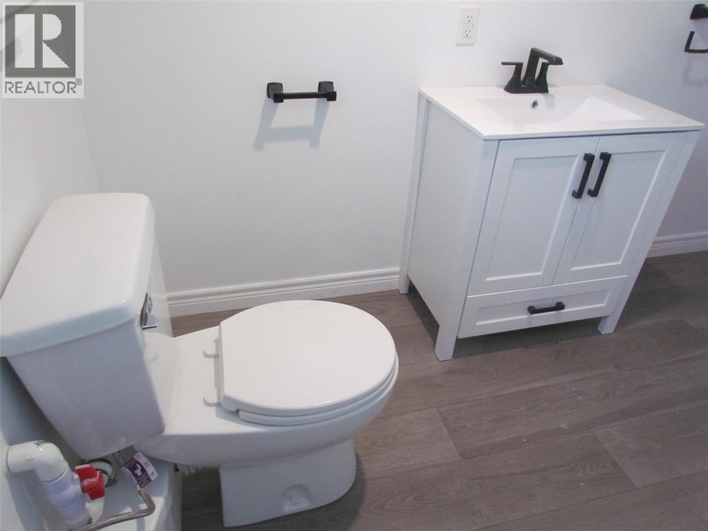 1097 Mcdougall Court, Sarnia, Ontario  N7V 3X6 - Photo 9 - 26001162