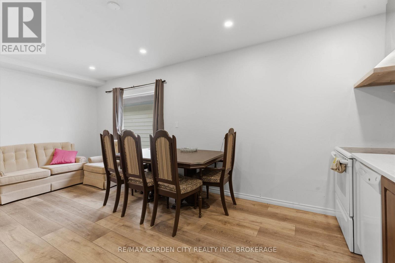 Upper - 25 Pelham Road, St. Catharines (Western Hill), Ontario  L2S 1R1 - Photo 11 - X12698080