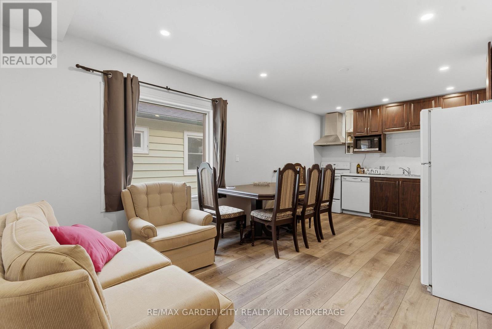 Upper - 25 Pelham Road, St. Catharines (Western Hill), Ontario  L2S 1R1 - Photo 12 - X12698080