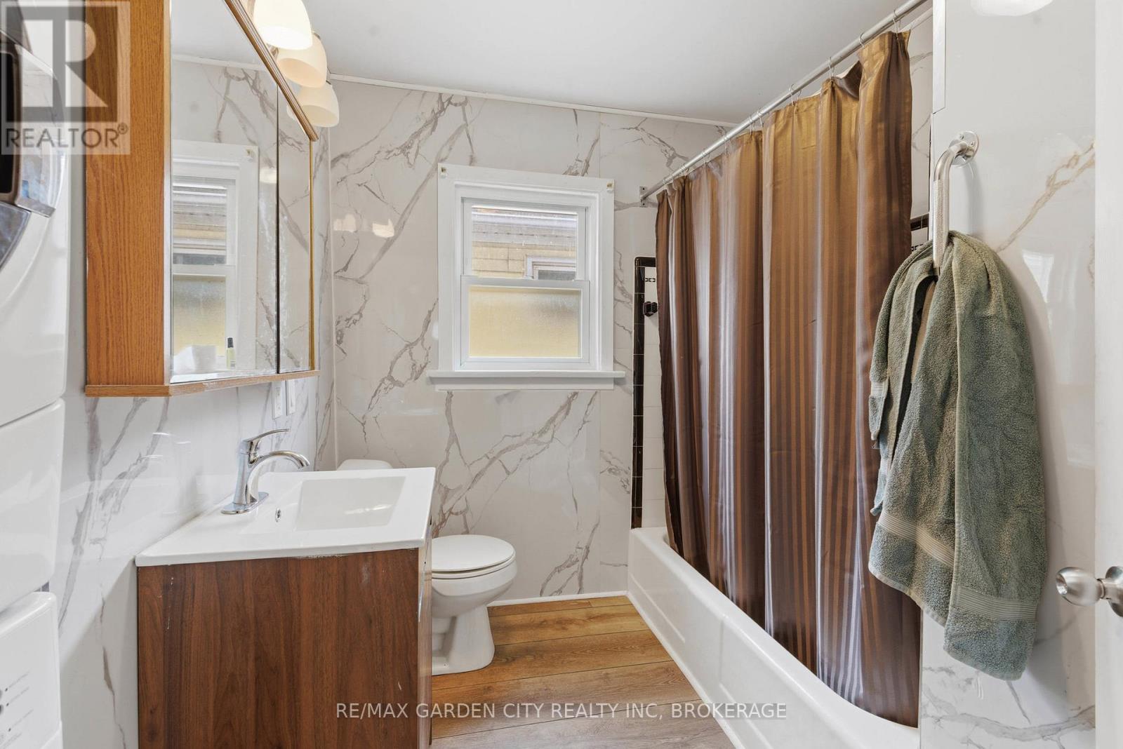 Upper - 25 Pelham Road, St. Catharines (Western Hill), Ontario  L2S 1R1 - Photo 15 - X12698080