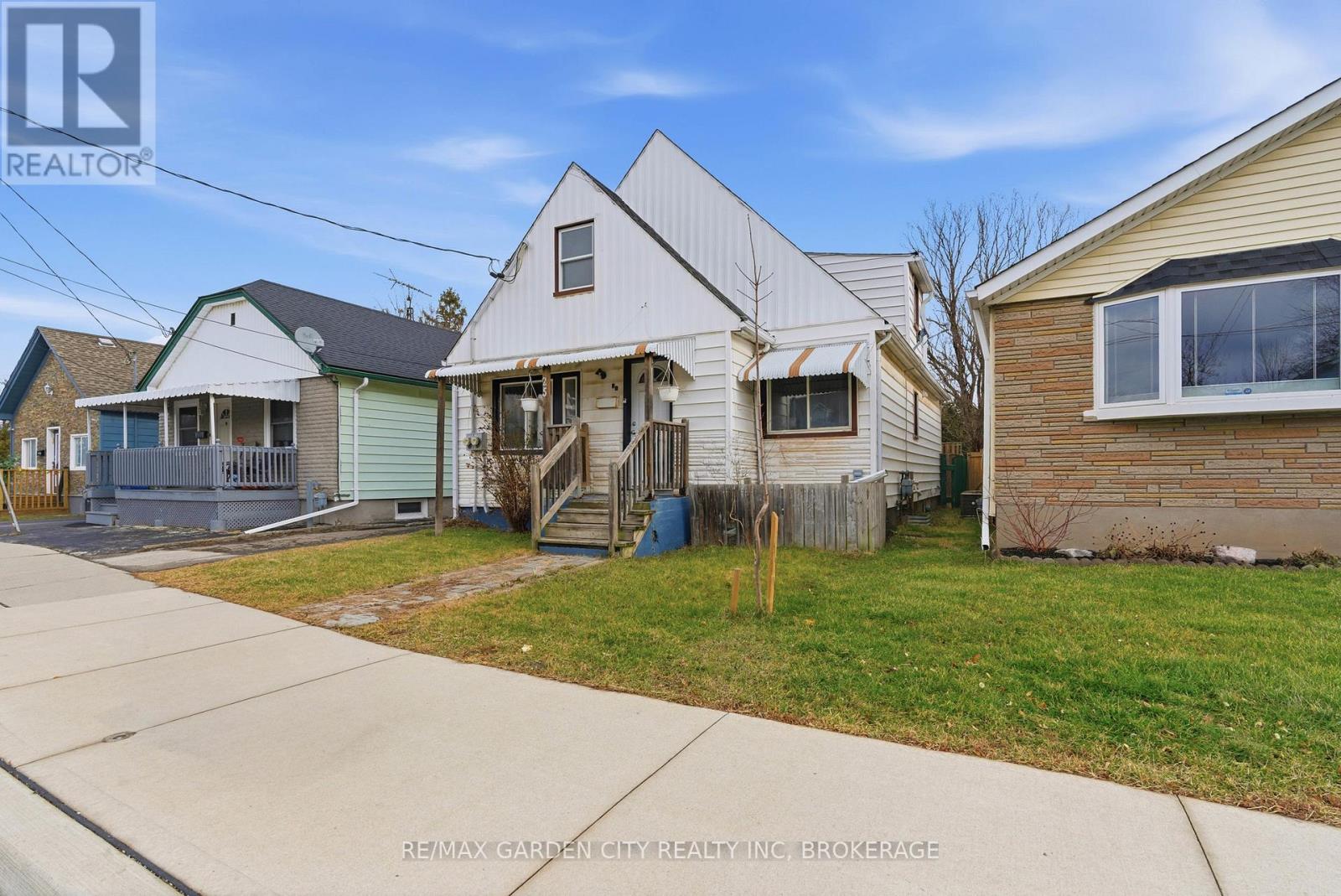 Upper - 25 Pelham Road, St. Catharines (Western Hill), Ontario  L2S 1R1 - Photo 2 - X12698080