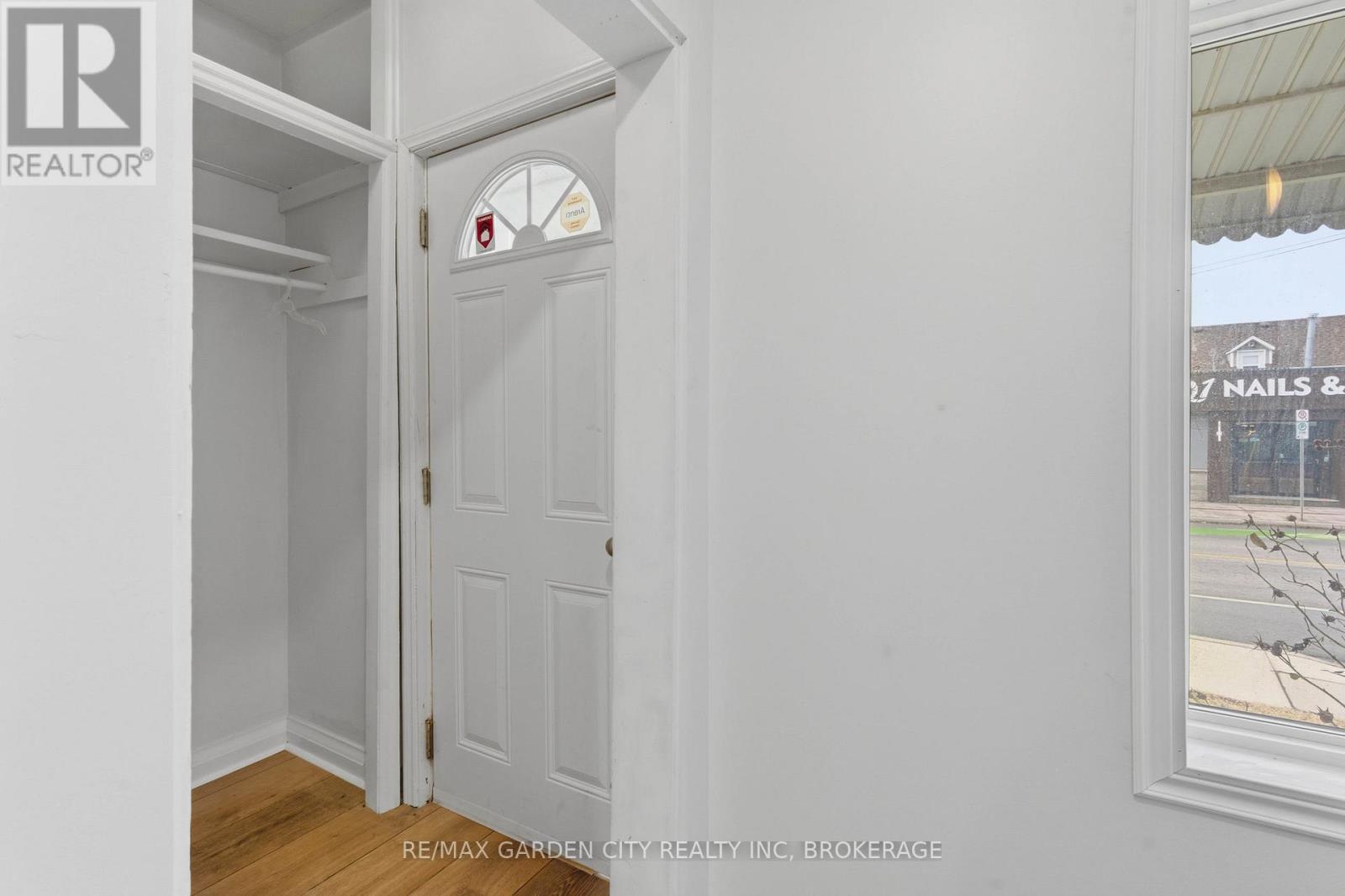 Upper - 25 Pelham Road, St. Catharines (Western Hill), Ontario  L2S 1R1 - Photo 4 - X12698080