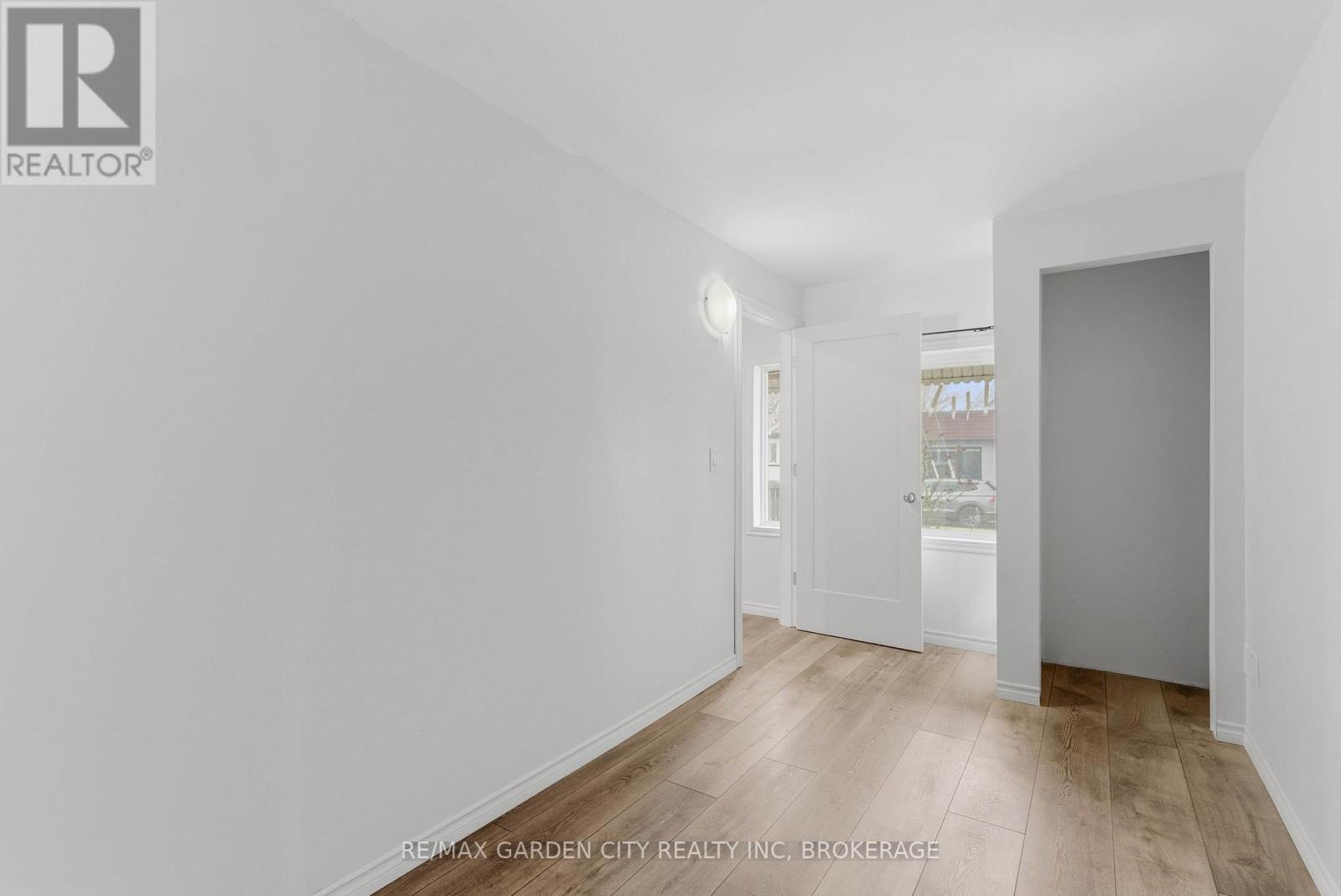 Upper - 25 Pelham Road, St. Catharines (Western Hill), Ontario  L2S 1R1 - Photo 7 - X12698080