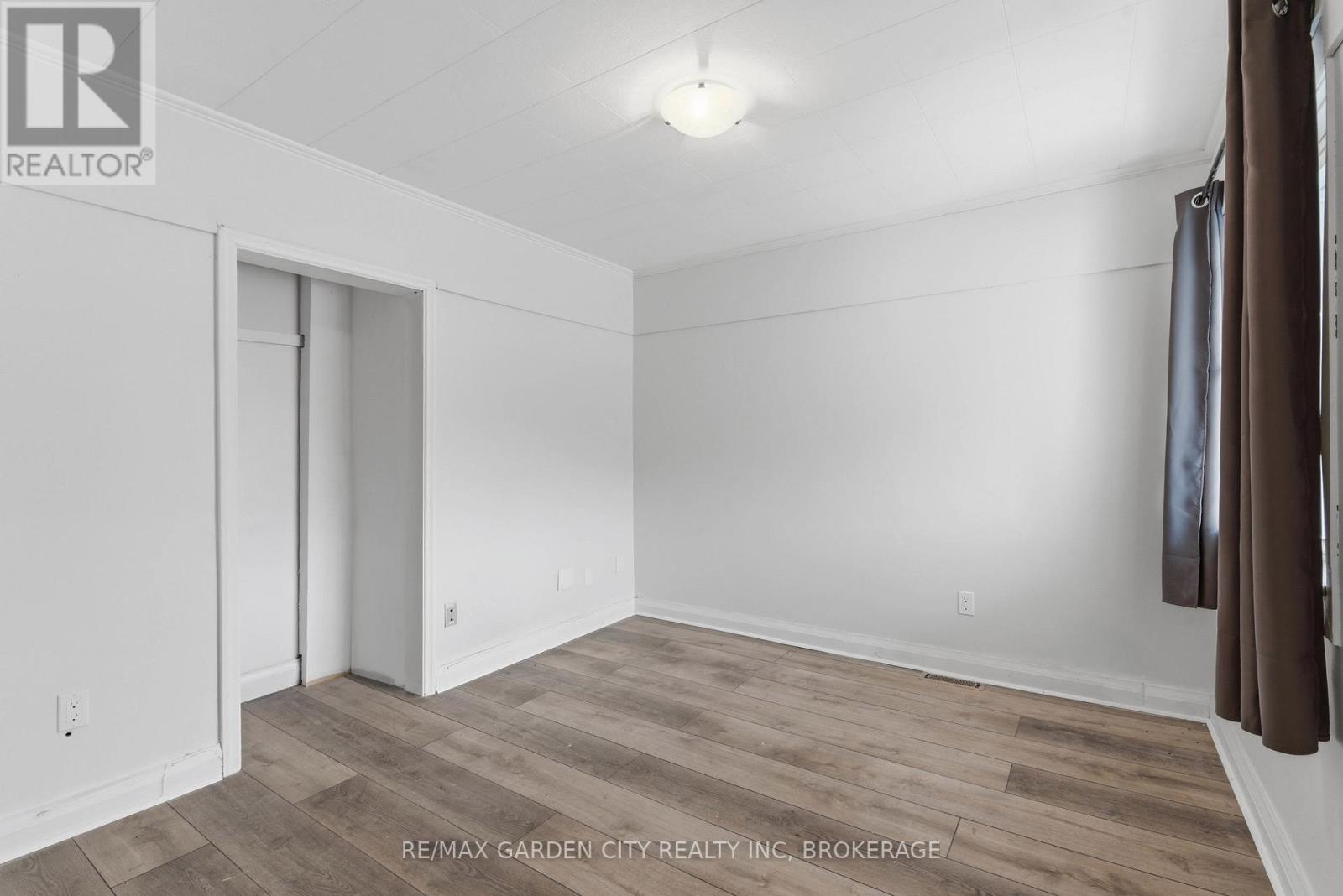 Upper - 25 Pelham Road, St. Catharines (Western Hill), Ontario  L2S 1R1 - Photo 8 - X12698080