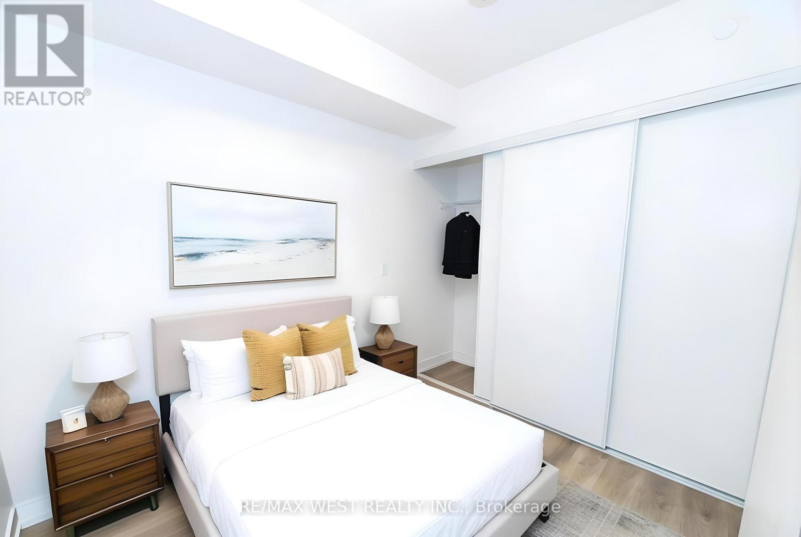 717 - 1 Jarvis Street, Hamilton, Ontario  L8R 0A8 - Photo 2 - X12697810