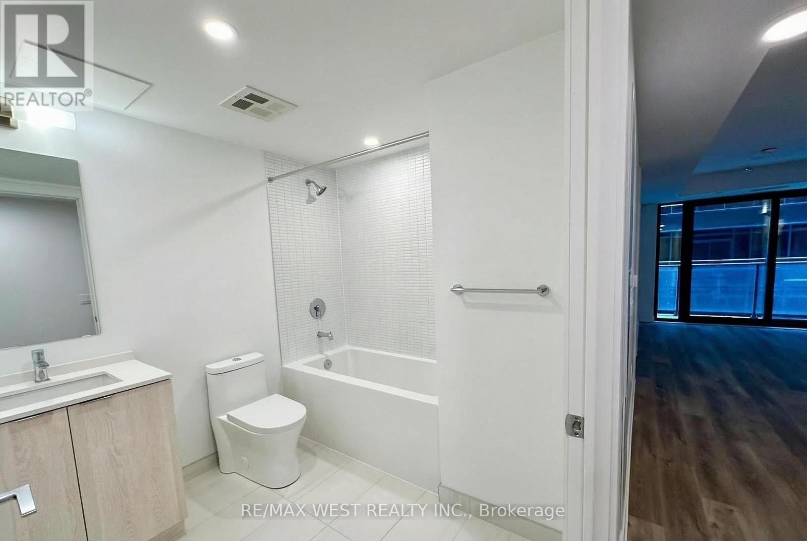 717 - 1 Jarvis Street, Hamilton, Ontario  L8R 0A8 - Photo 4 - X12697810