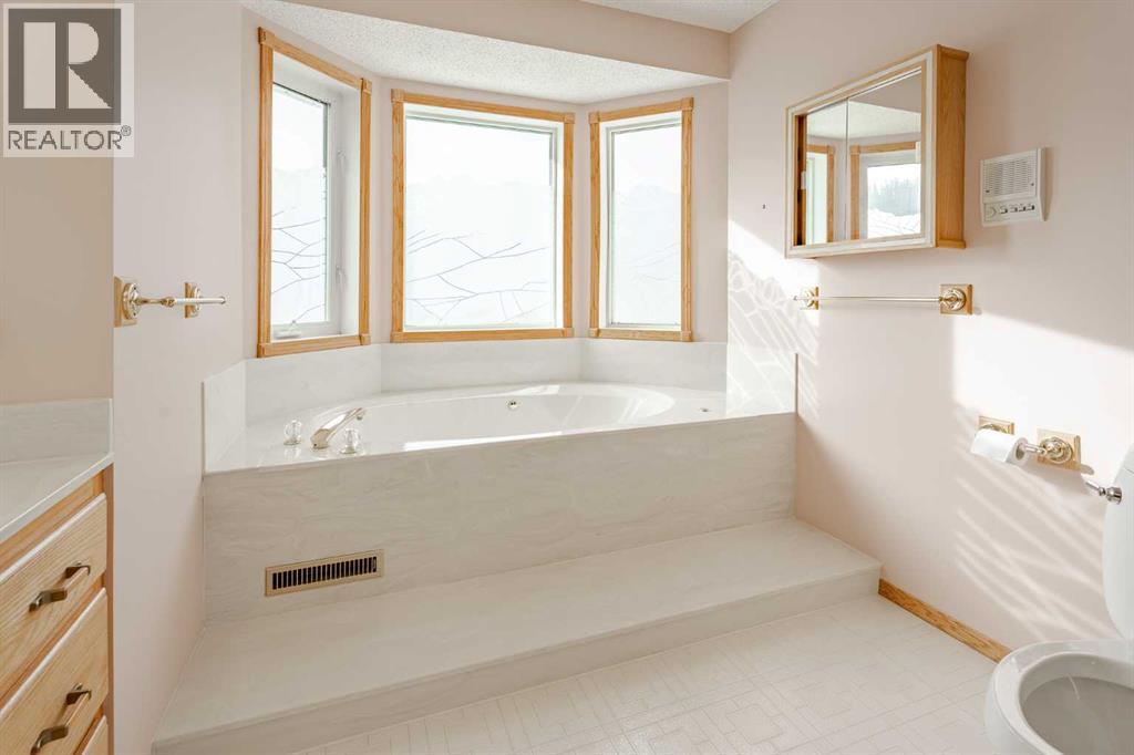 301 Riverview Green, Cochrane, Alberta  T4C 1K5 - Photo 26 - A2267736