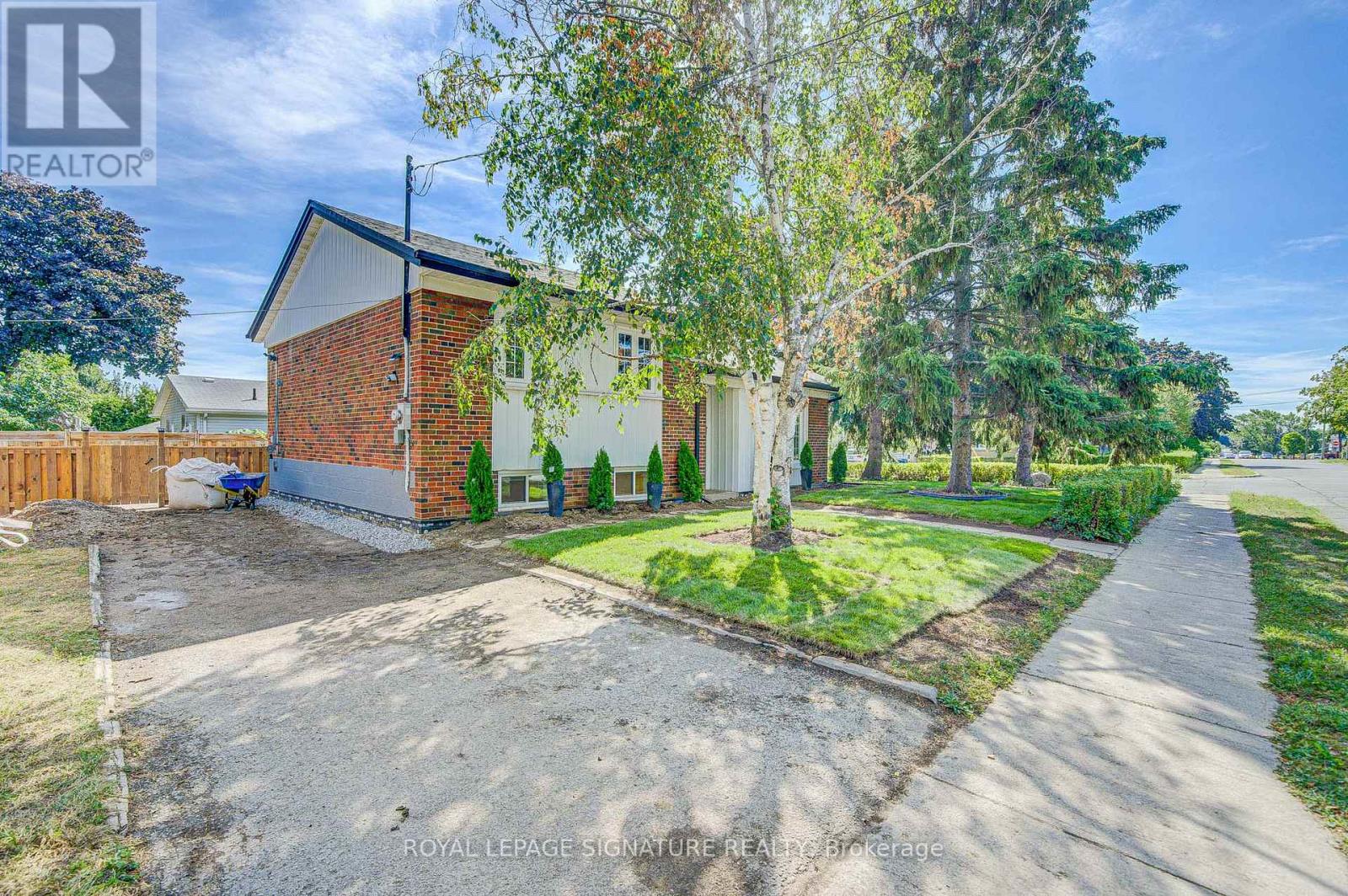 Main Floor - 2 Vankirk Road, Toronto, Ontario  M1P 1M7 - Photo 2 - E12698074