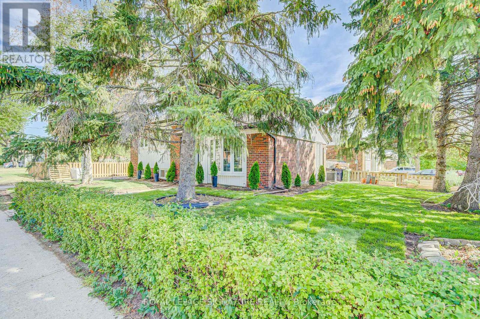 Main Floor - 2 Vankirk Road, Toronto, Ontario  M1P 1M7 - Photo 3 - E12698074