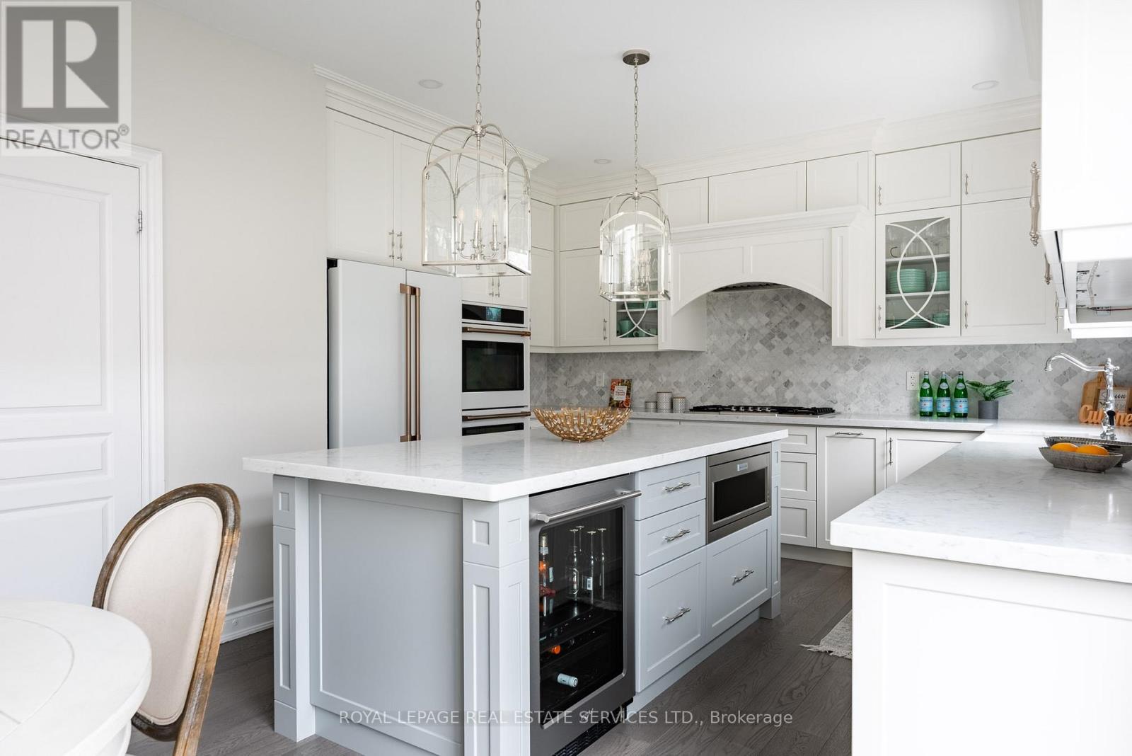 3310 Timeless Drive, Oakville, Ontario  L6L 6V4 - Photo 2 - W12698068