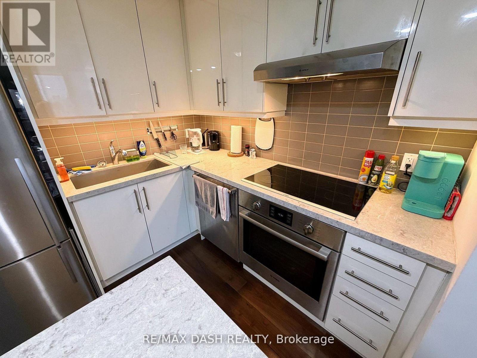 3204 - 1 The Esplanade Street, Toronto, Ontario  M5E 0A8 - Photo 2 - C12698108