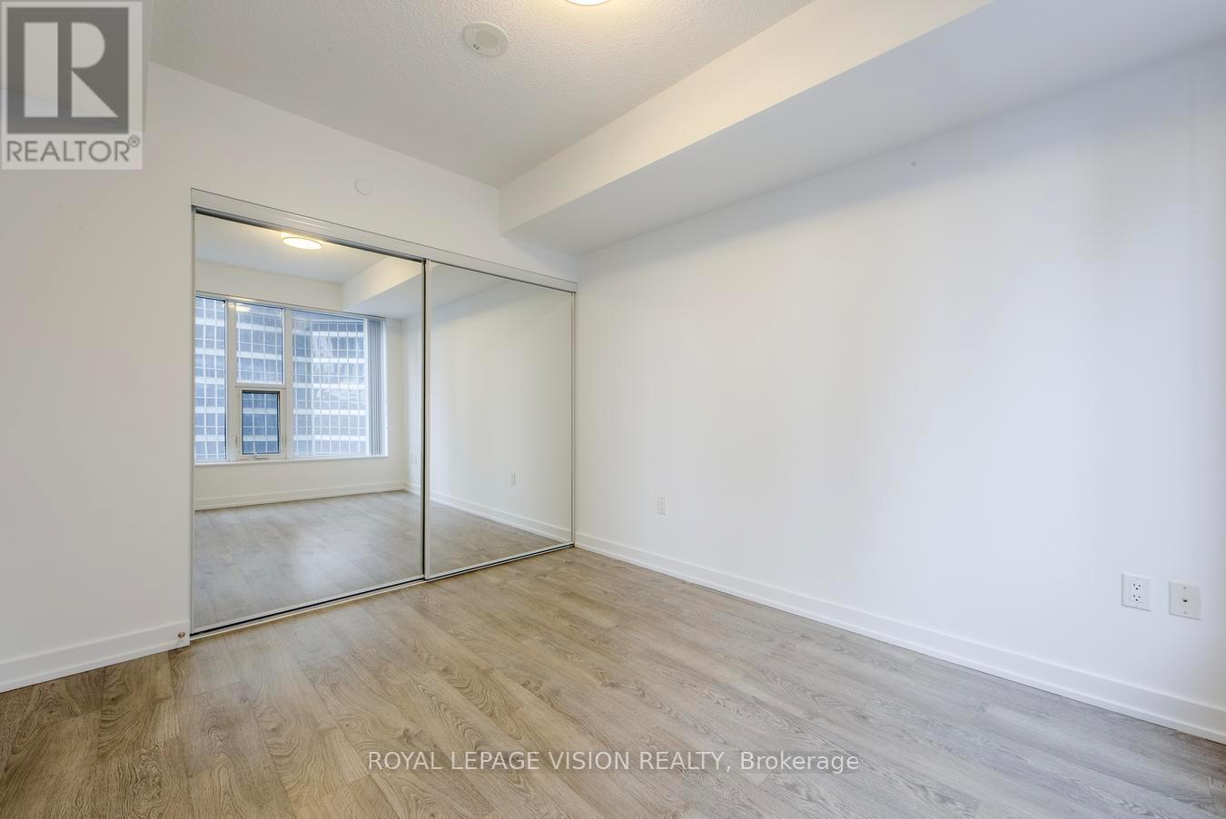 909 - 10 York Street, Toronto, Ontario  M5J 2Z2 - Photo 14 - C12698114