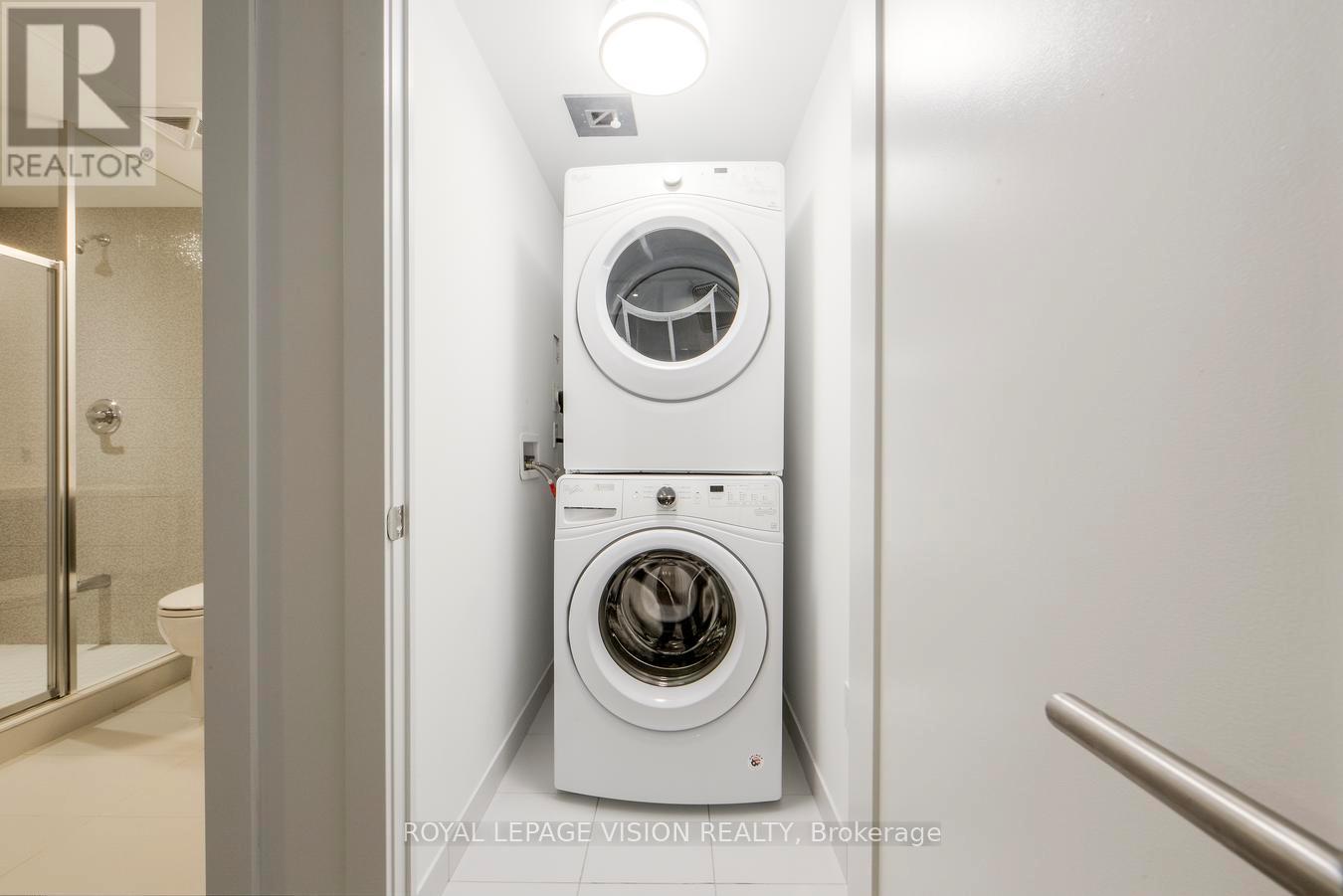 909 - 10 York Street, Toronto, Ontario  M5J 2Z2 - Photo 17 - C12698114