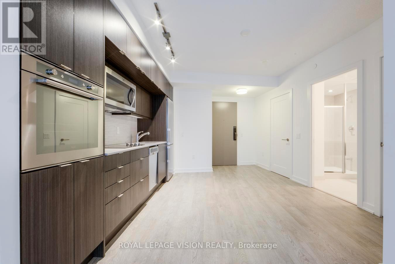 909 - 10 York Street, Toronto, Ontario  M5J 2Z2 - Photo 3 - C12698114