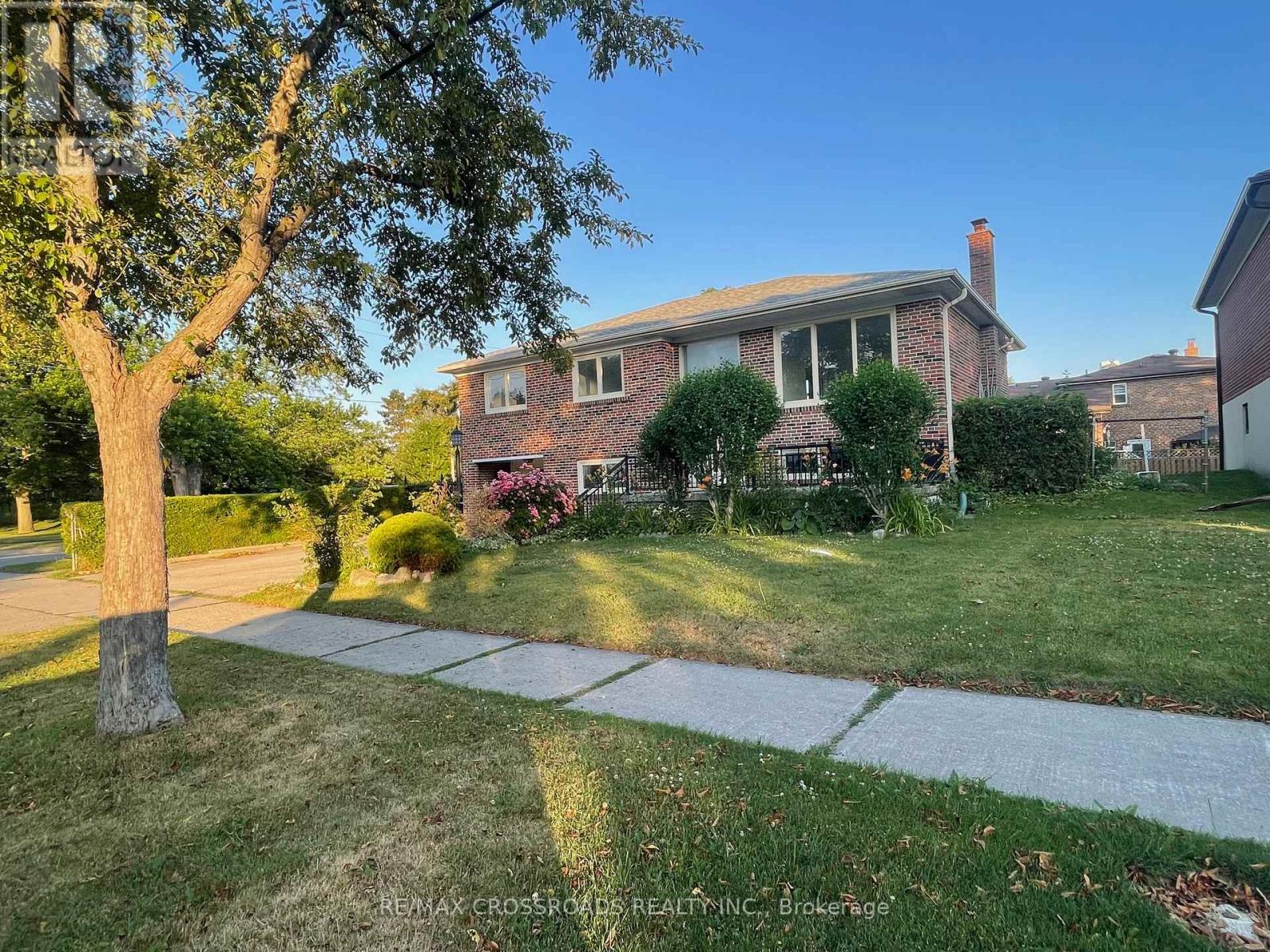 51 Pleasant View Drive, Toronto, Ontario  M2J 3P7 - Photo 15 - C12698180