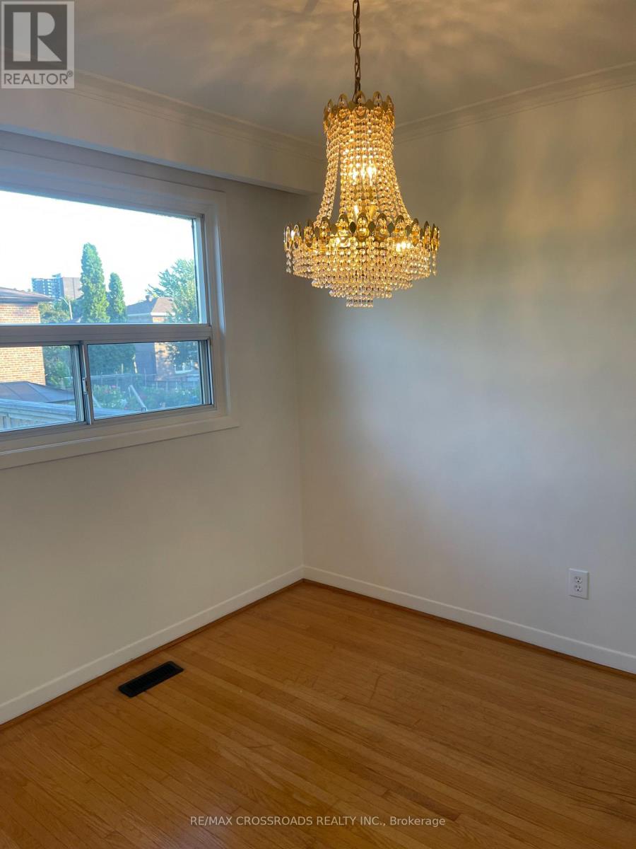 51 Pleasant View Drive, Toronto, Ontario  M2J 3P7 - Photo 6 - C12698180