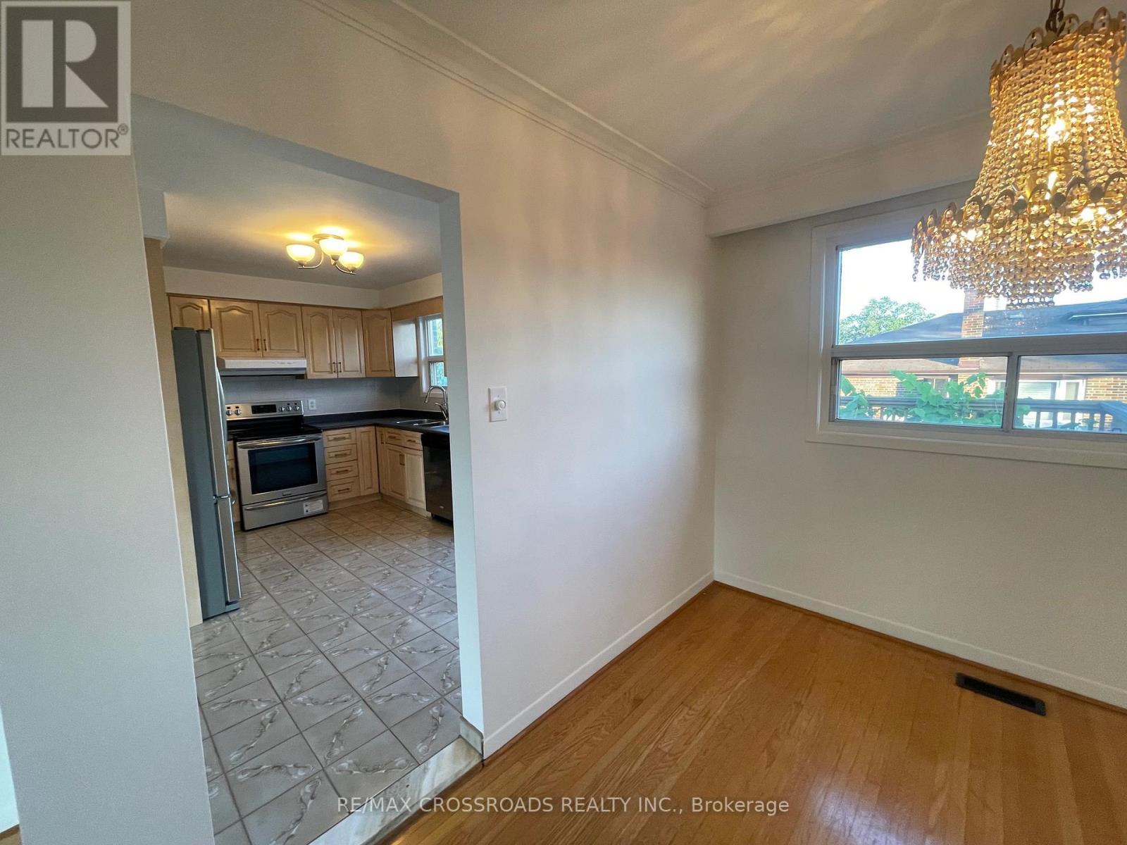 51 Pleasant View Drive, Toronto, Ontario  M2J 3P7 - Photo 8 - C12698180