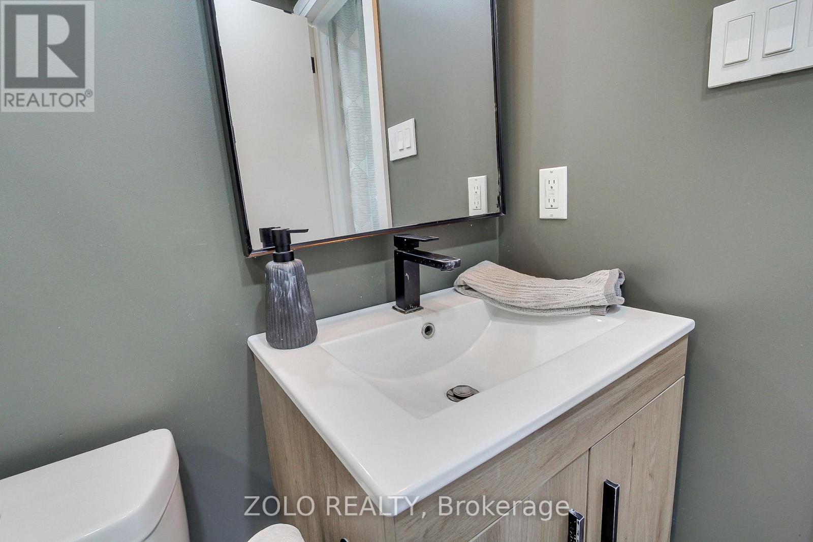 388 Terry Drive, Newmarket, Ontario  L3Y 5E7 - Photo 23 - N12698138