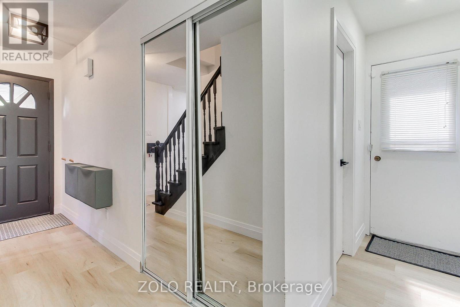 388 Terry Drive, Newmarket, Ontario  L3Y 5E7 - Photo 5 - N12698138