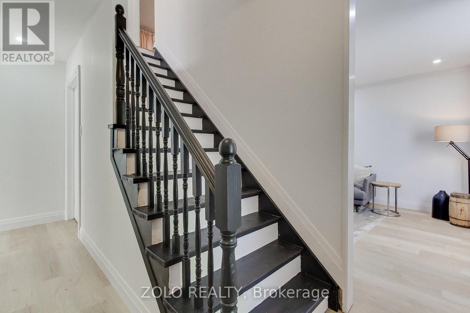 388 Terry Drive, Newmarket, Ontario  L3Y 5E7 - Photo 6 - N12698138