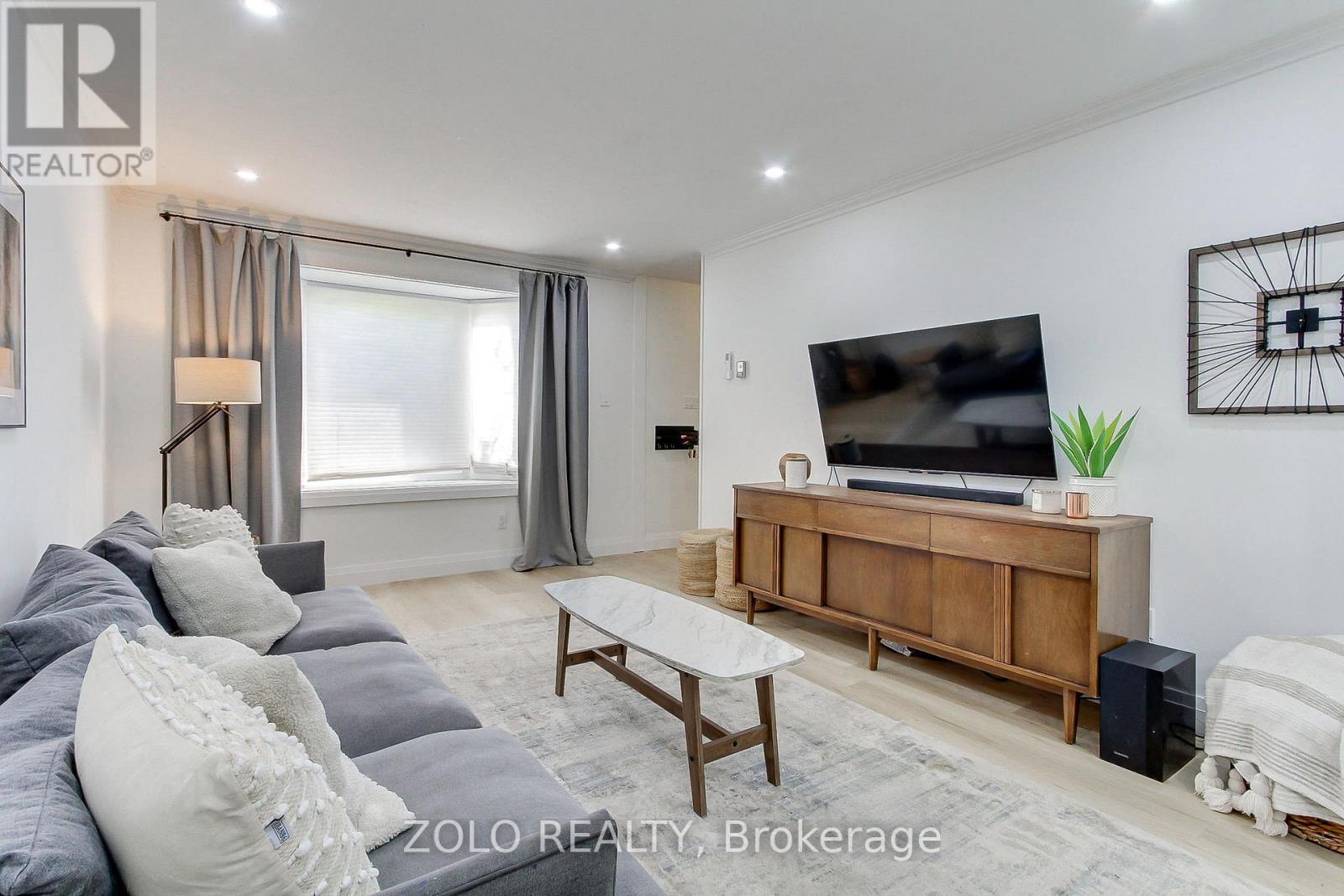 388 Terry Drive, Newmarket, Ontario  L3Y 5E7 - Photo 8 - N12698138