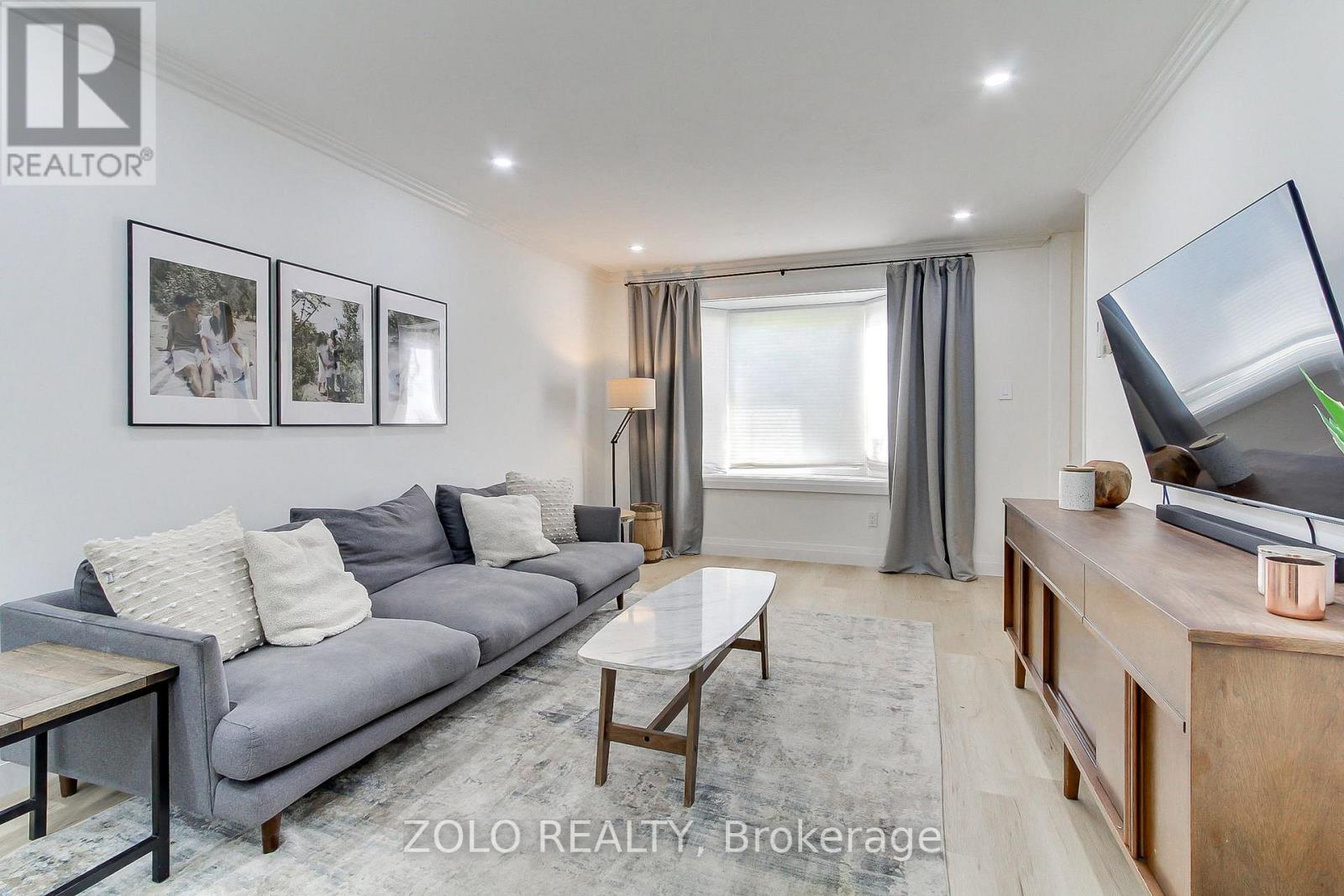 388 Terry Drive, Newmarket, Ontario  L3Y 5E7 - Photo 9 - N12698138