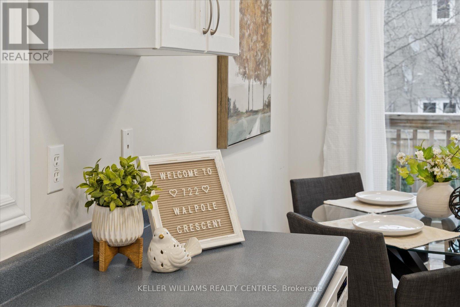 722 Walpole Crescent, Newmarket, Ontario  L3X 2B1 - Photo 5 - N12698154