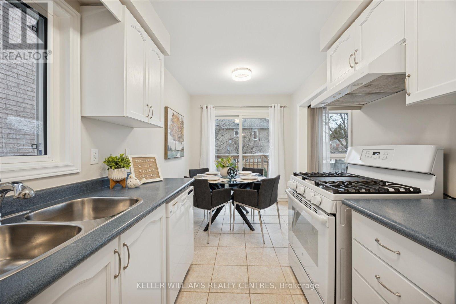 722 Walpole Crescent, Newmarket, Ontario  L3X 2B1 - Photo 8 - N12698154