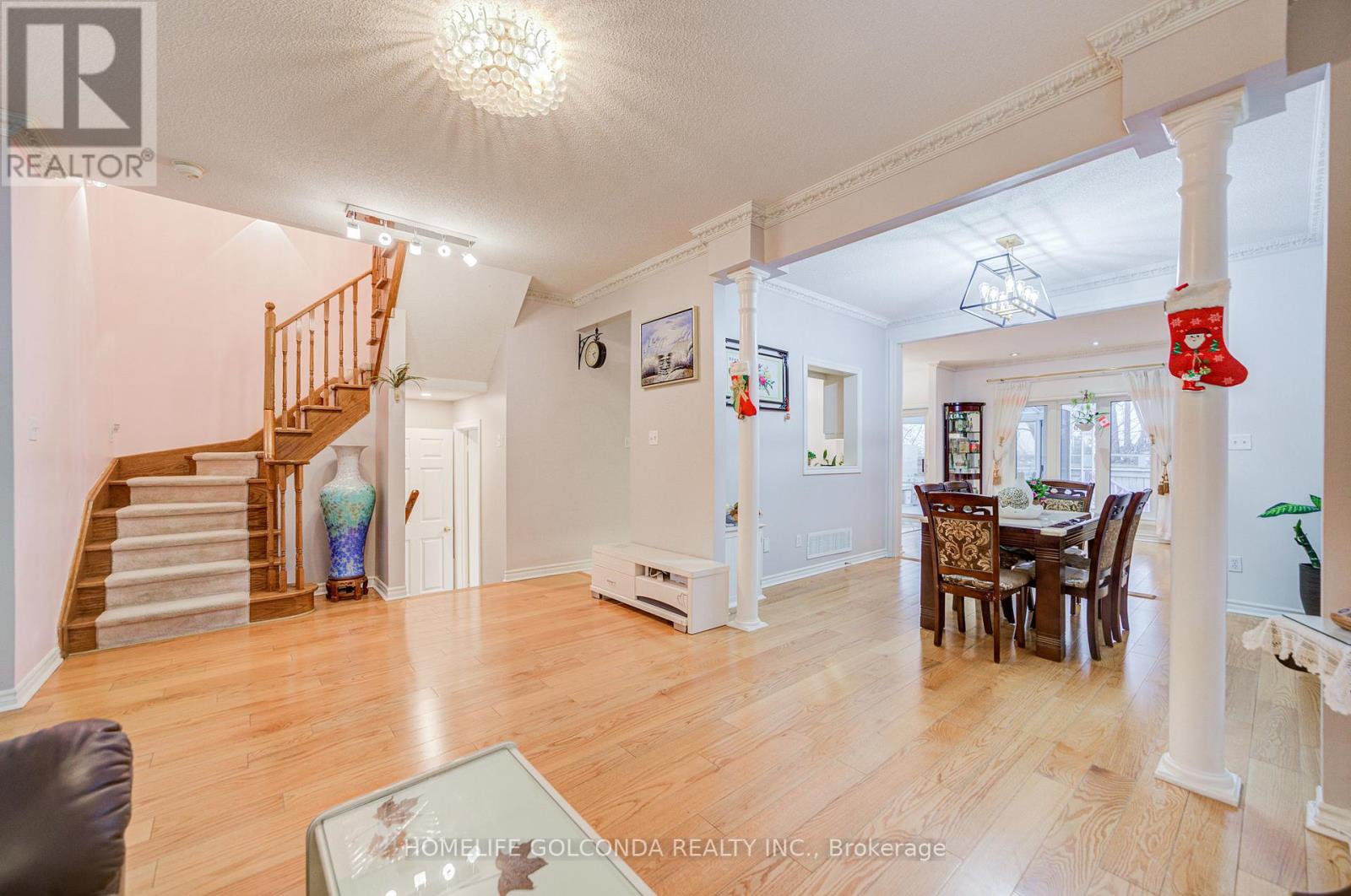 25 Eastpine Drive, Markham, Ontario  L3R 4Z2 - Photo 4 - N12698182