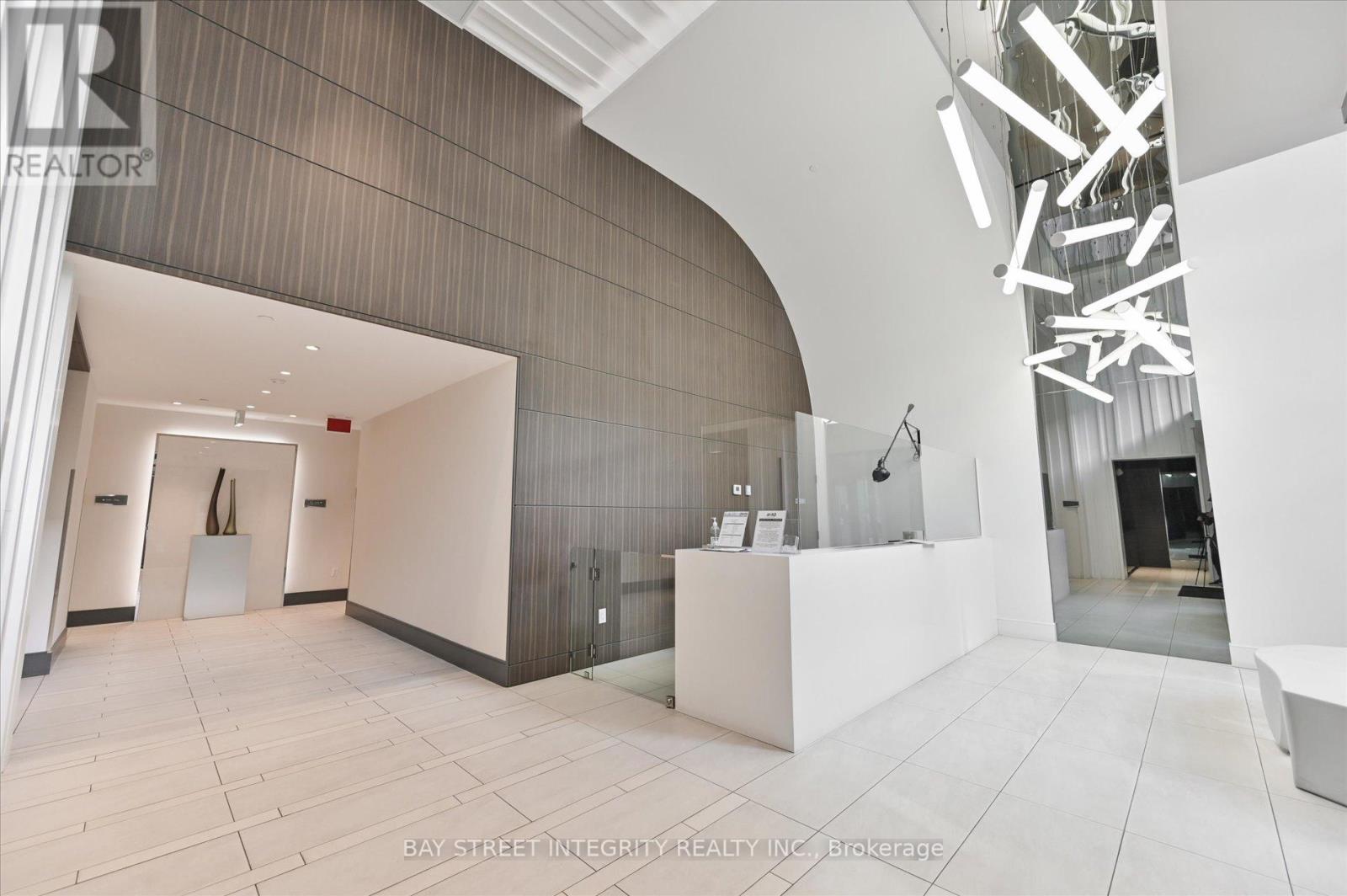 909 - 10 De Boers Drive, Toronto, Ontario  M3J 0L6 - Photo 3 - W12698098