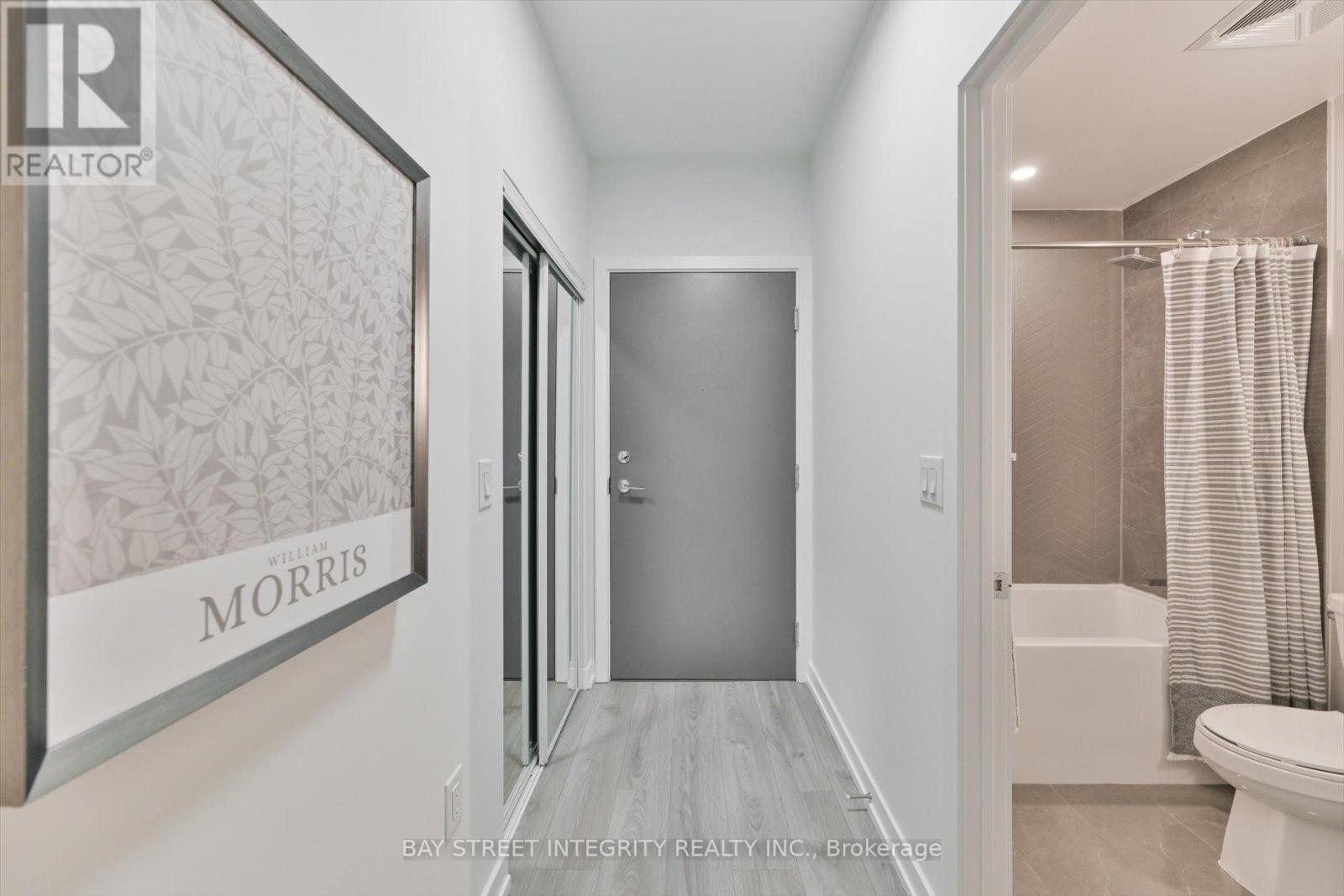 909 - 10 De Boers Drive, Toronto, Ontario  M3J 0L6 - Photo 6 - W12698098