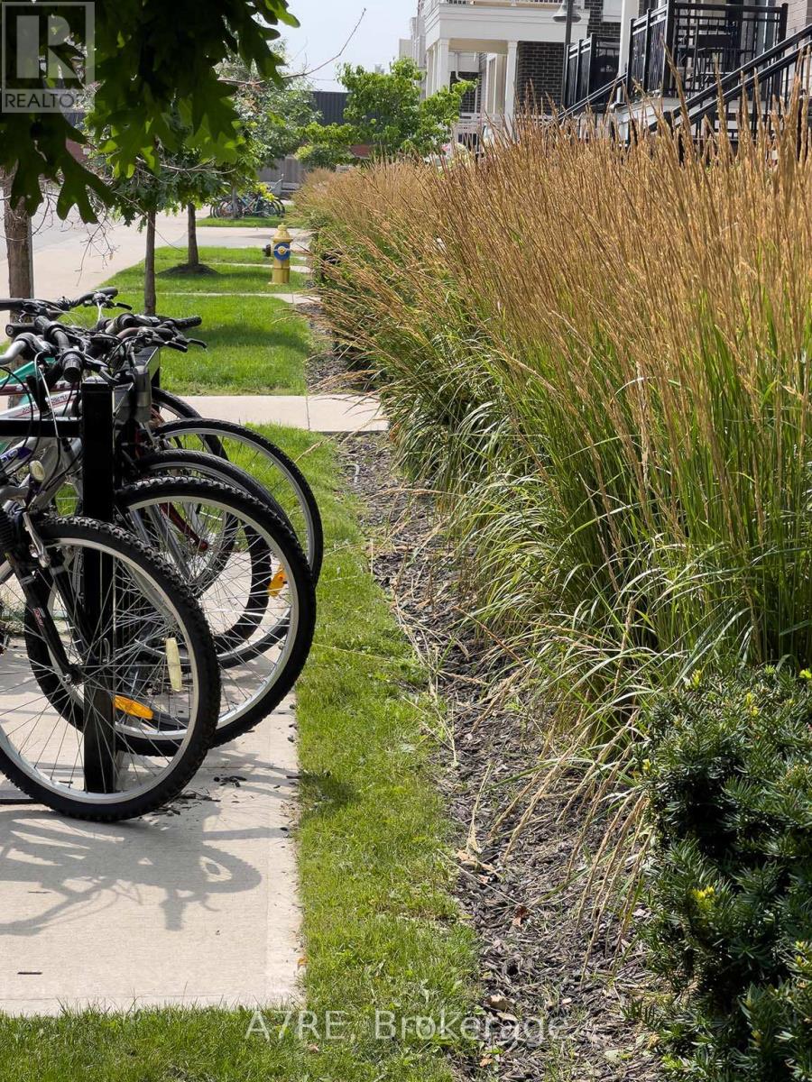 28 - 70 Eastwood Park Gardens, Toronto, Ontario  M8W 0B2 - Photo 9 - W12698128