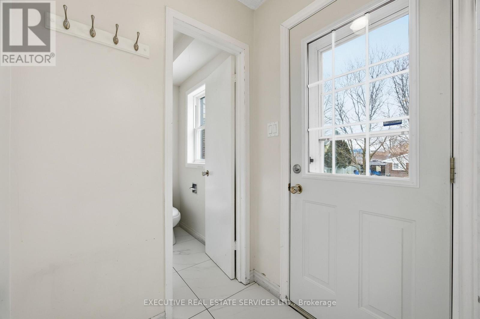 69 Lorraine Crescent, Brampton, Ontario  L6S 2R6 - Photo 14 - W12698162