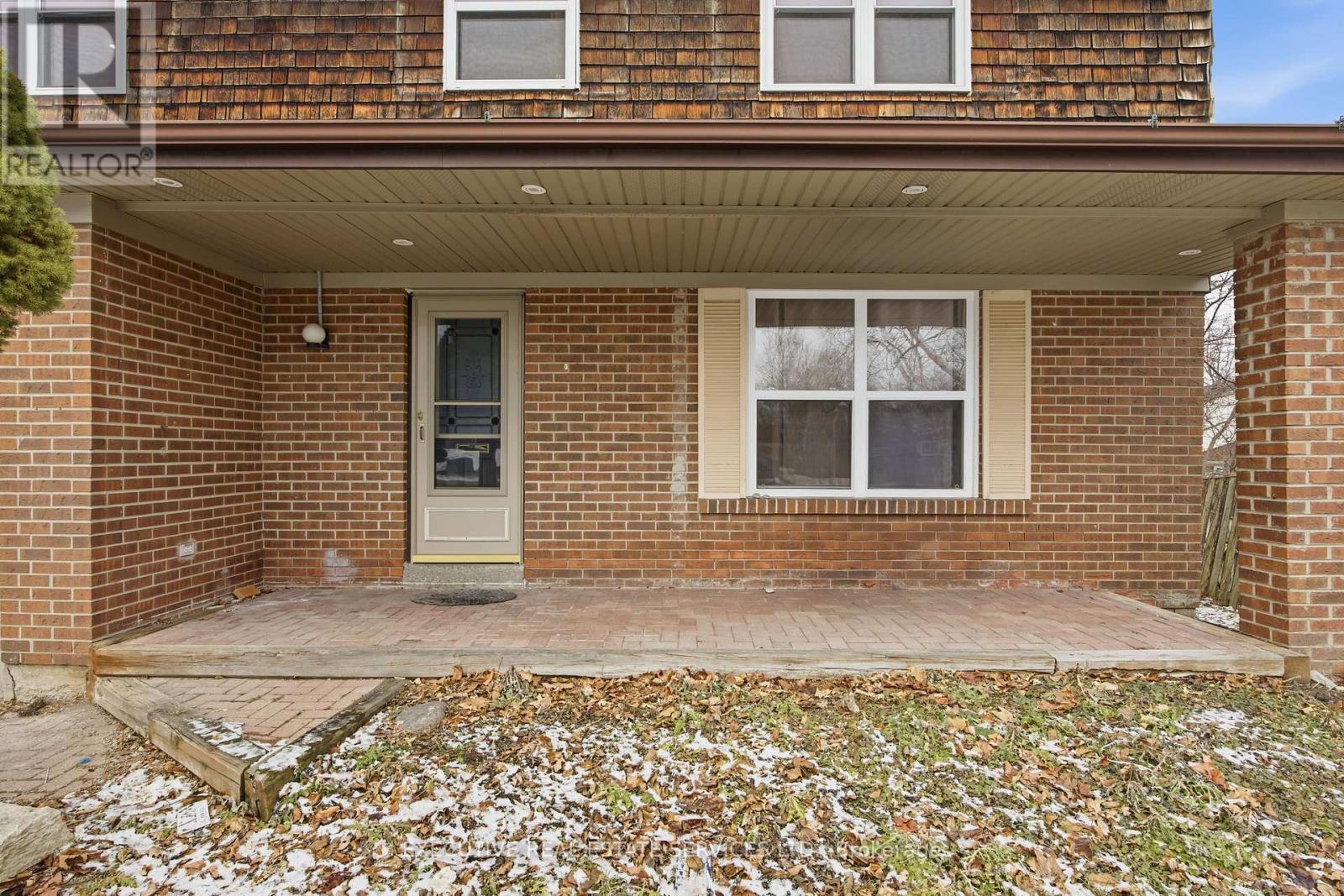 69 Lorraine Crescent, Brampton, Ontario  L6S 2R6 - Photo 6 - W12698162