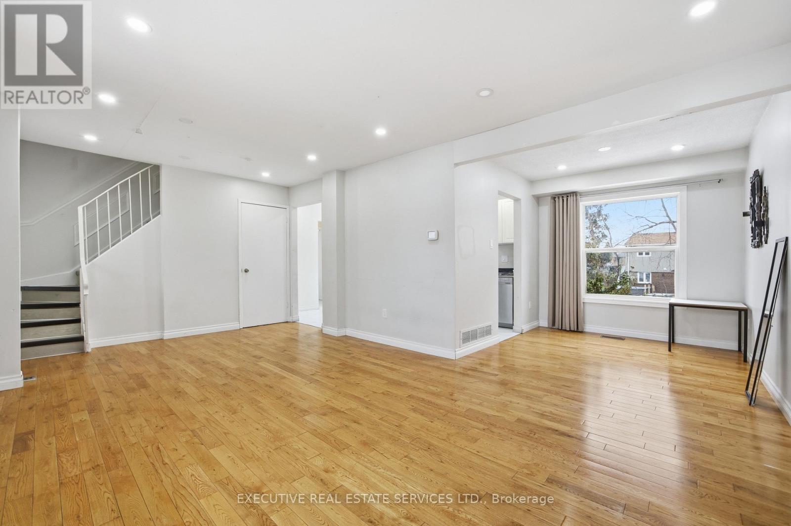 69 Lorraine Crescent, Brampton, Ontario  L6S 2R6 - Photo 9 - W12698162