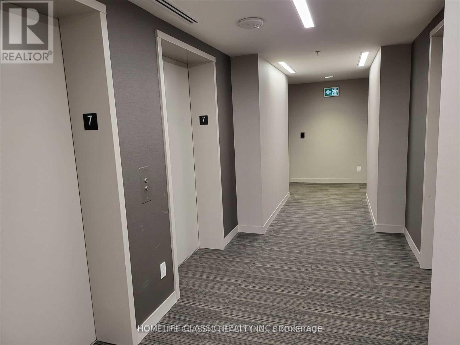 708 - 2081 Fairview Street, Burlington, Ontario  L7L 2A4 - Photo 2 - W12698172