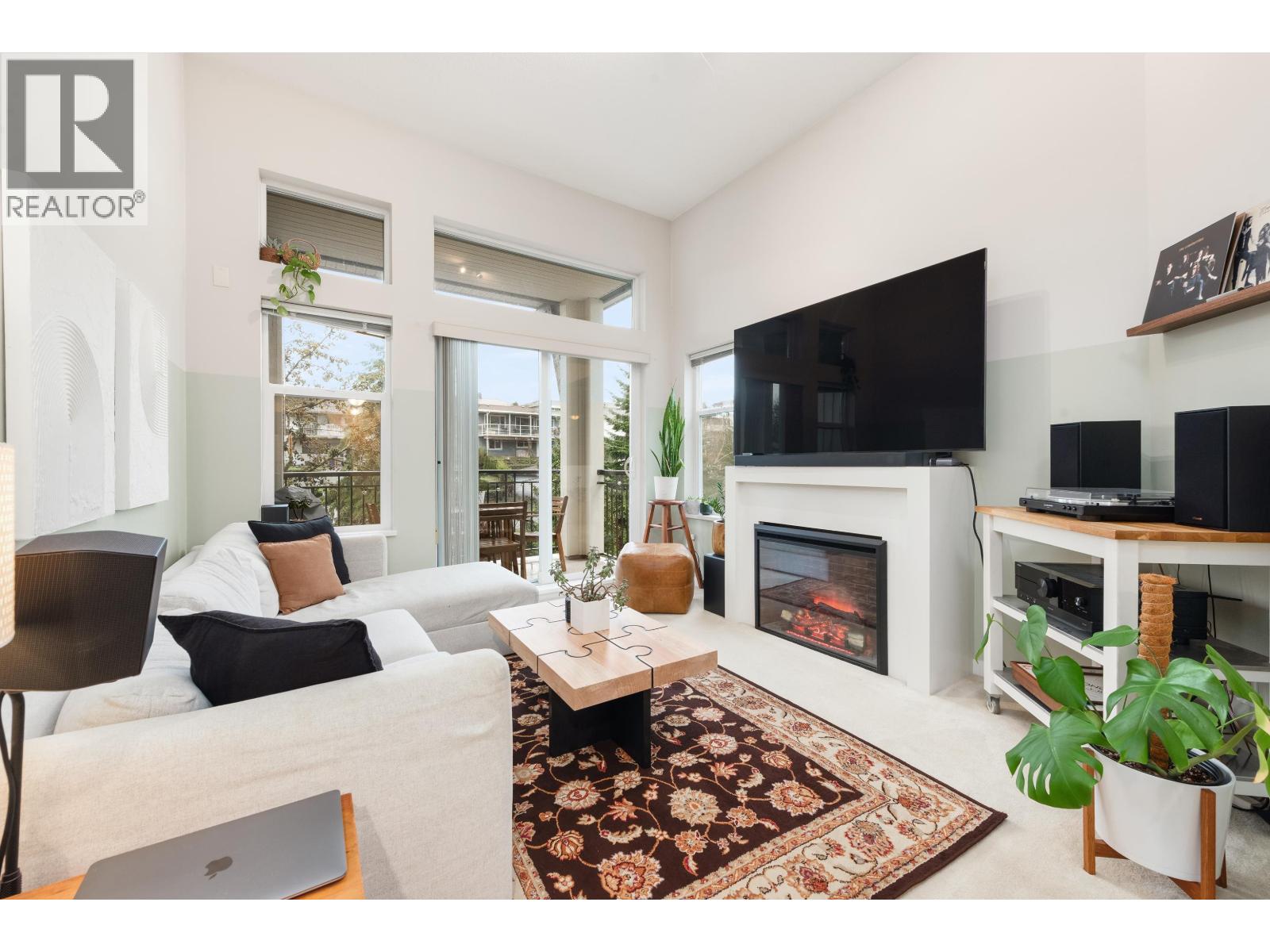 405 4728 BRENTWOOD DRIVE, Burnaby, British Columbia