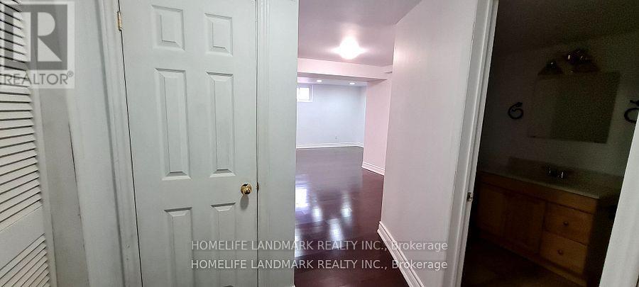 1056 Wayne Drive E, Newmarket, Ontario  L3Y 6H7 - Photo 7 - N12698222