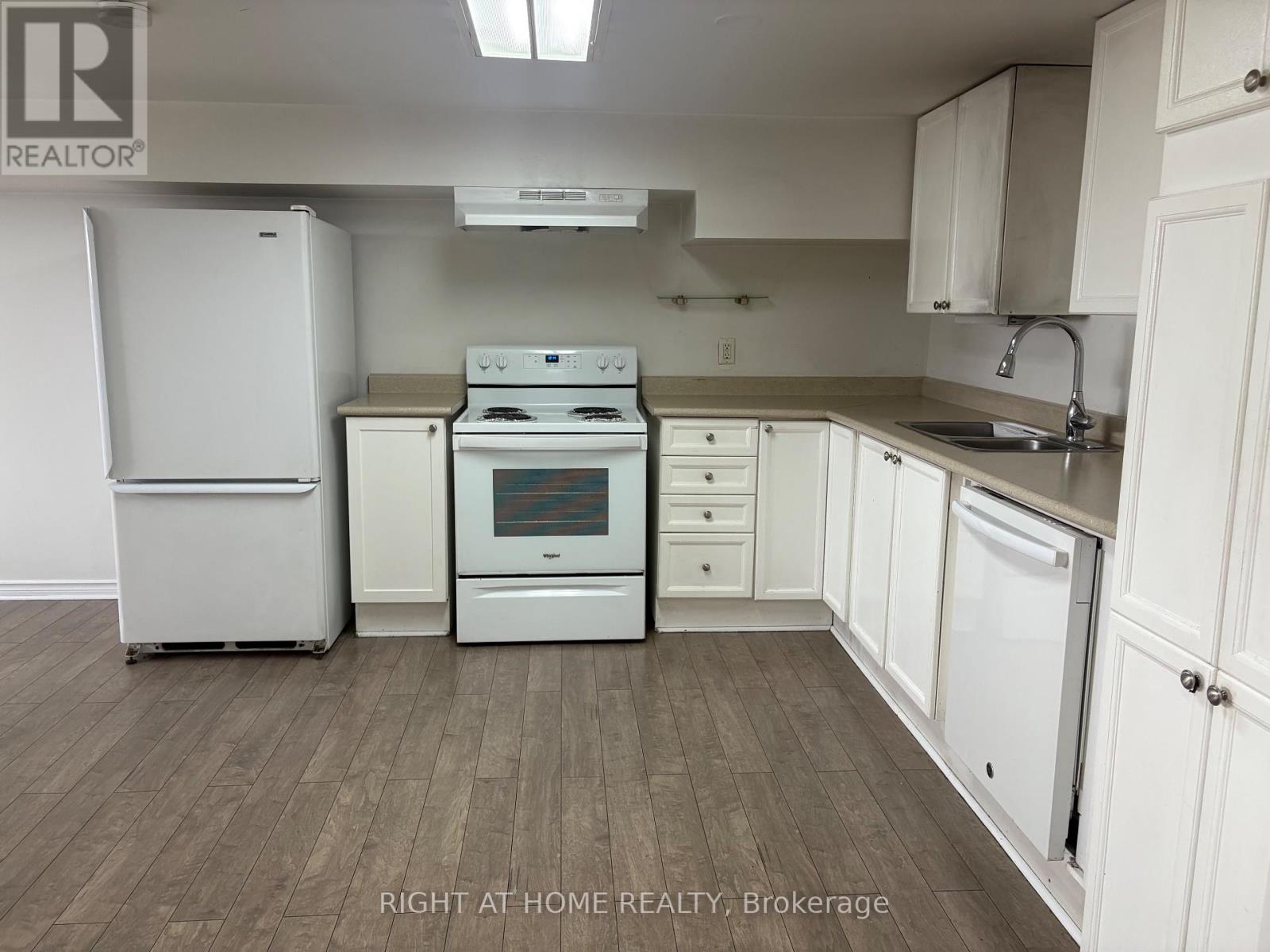 124 Avondale Blvd (Basement), Brampton, Ontario  L6T 1H7 - Photo 6 - W12698204