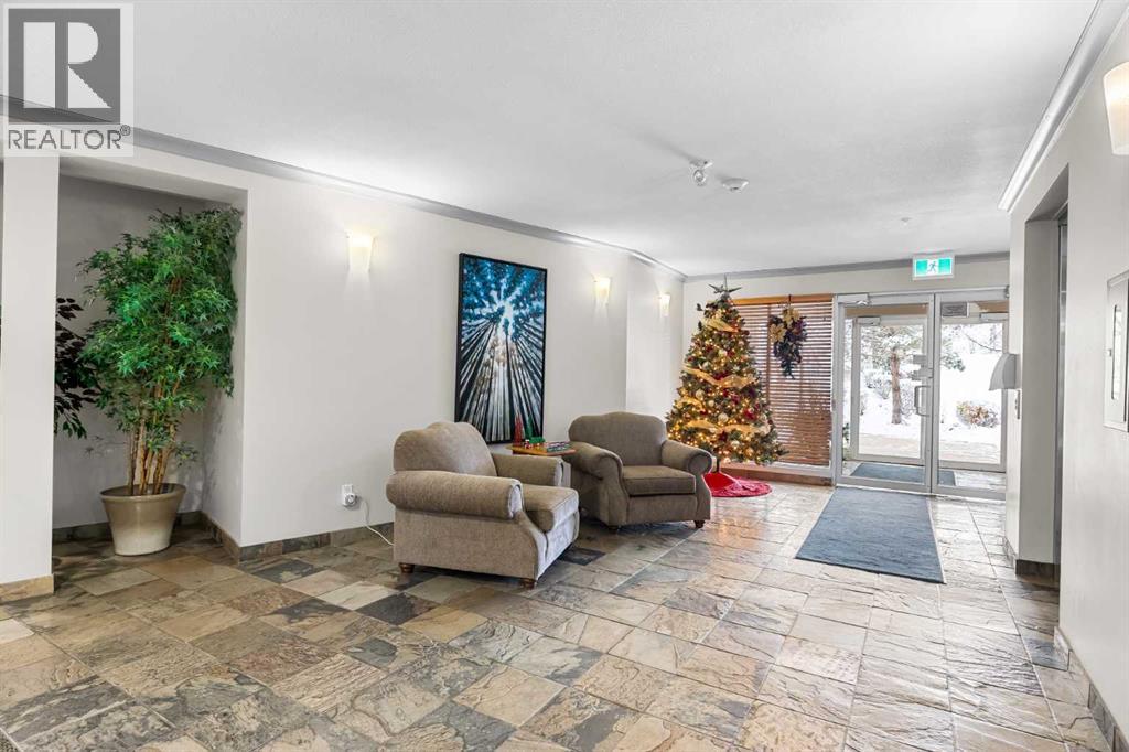 108, 11642 Valley Ridge Park Nw, Calgary, Alberta  T3B 5Z5 - Photo 3 - A2272977