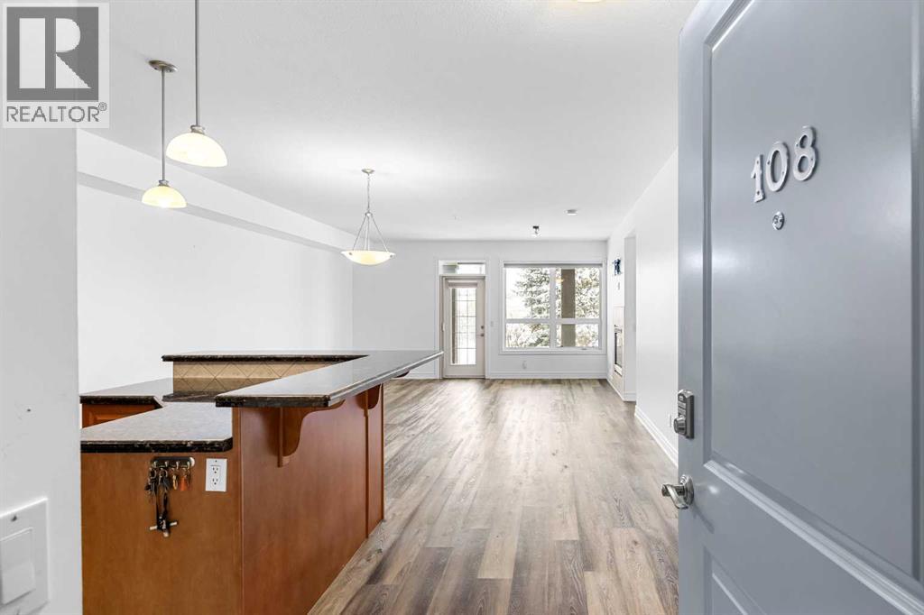 108, 11642 Valley Ridge Park Nw, Calgary, Alberta  T3B 5Z5 - Photo 5 - A2272977