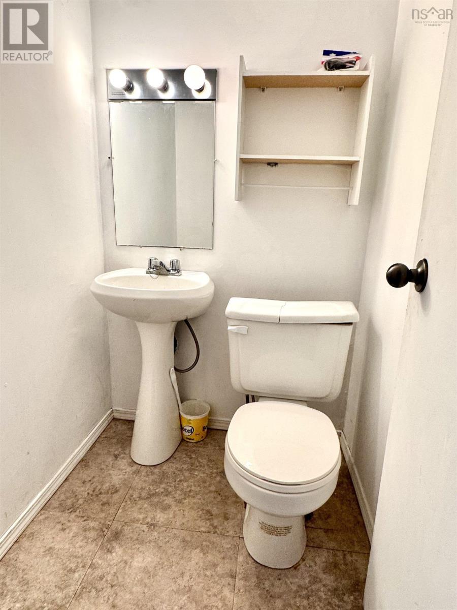 18 Avalon Crescent, Glace Bay, Nova Scotia  B1A 1X4 - Photo 32 - 202528625