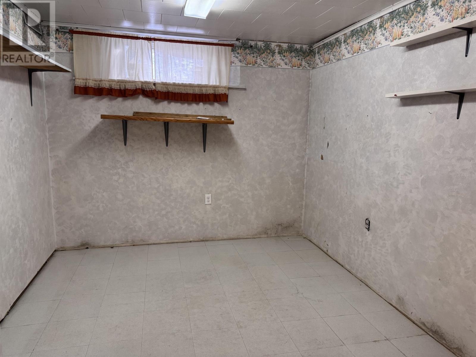 18 Avalon Crescent, Glace Bay, Nova Scotia  B1A 1X4 - Photo 35 - 202528625