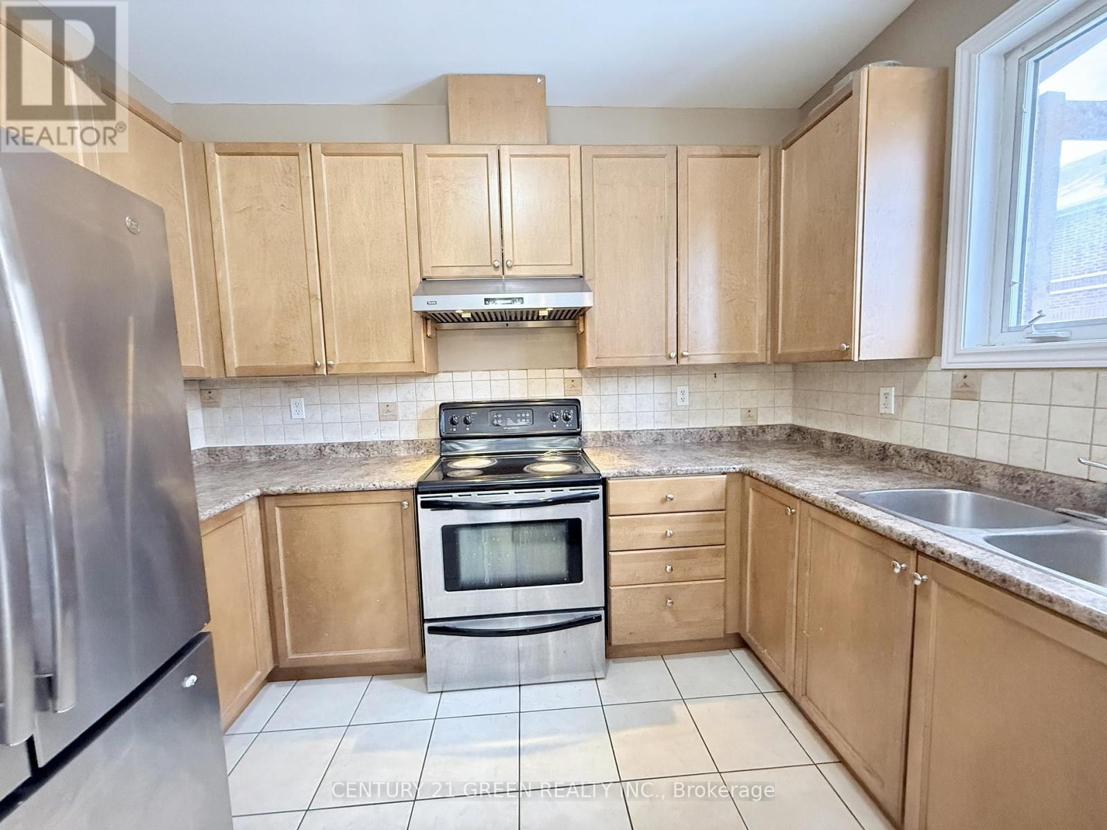 Upper - 6 Vincent Street, Brampton, Ontario  L6R 0H2 - Photo 9 - W12670586