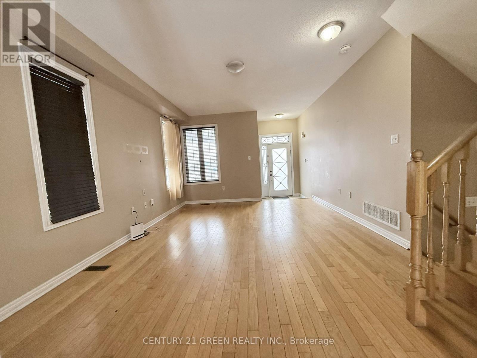 Upper - 6 Vincent Street, Brampton, Ontario  L6R 0H2 - Photo 5 - W12670586