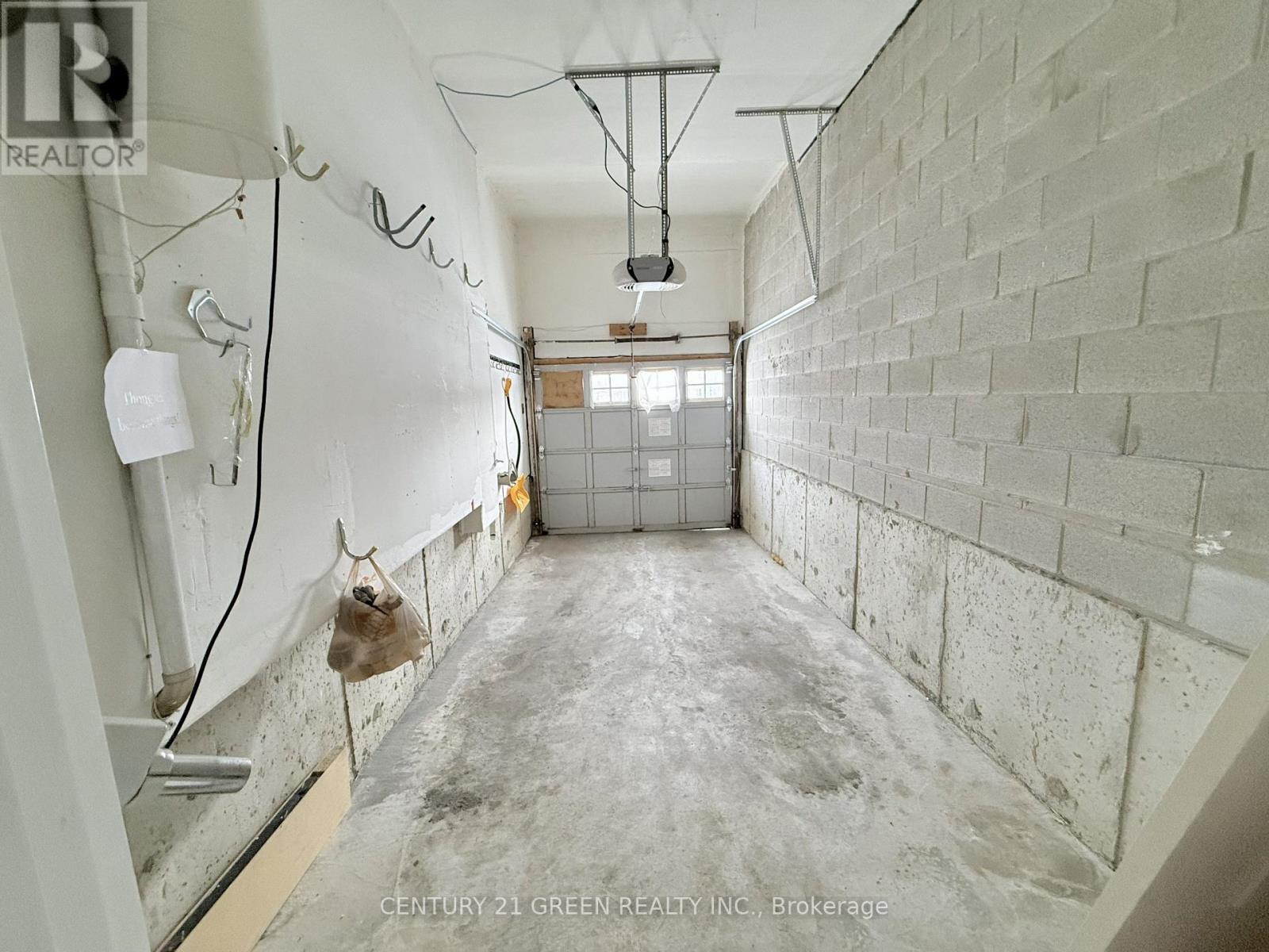 Upper - 6 Vincent Street, Brampton, Ontario  L6R 0H2 - Photo 15 - W12670586